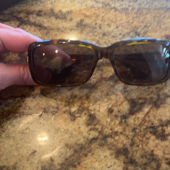 Gucci sunglasses with case - Picture 3 of 13